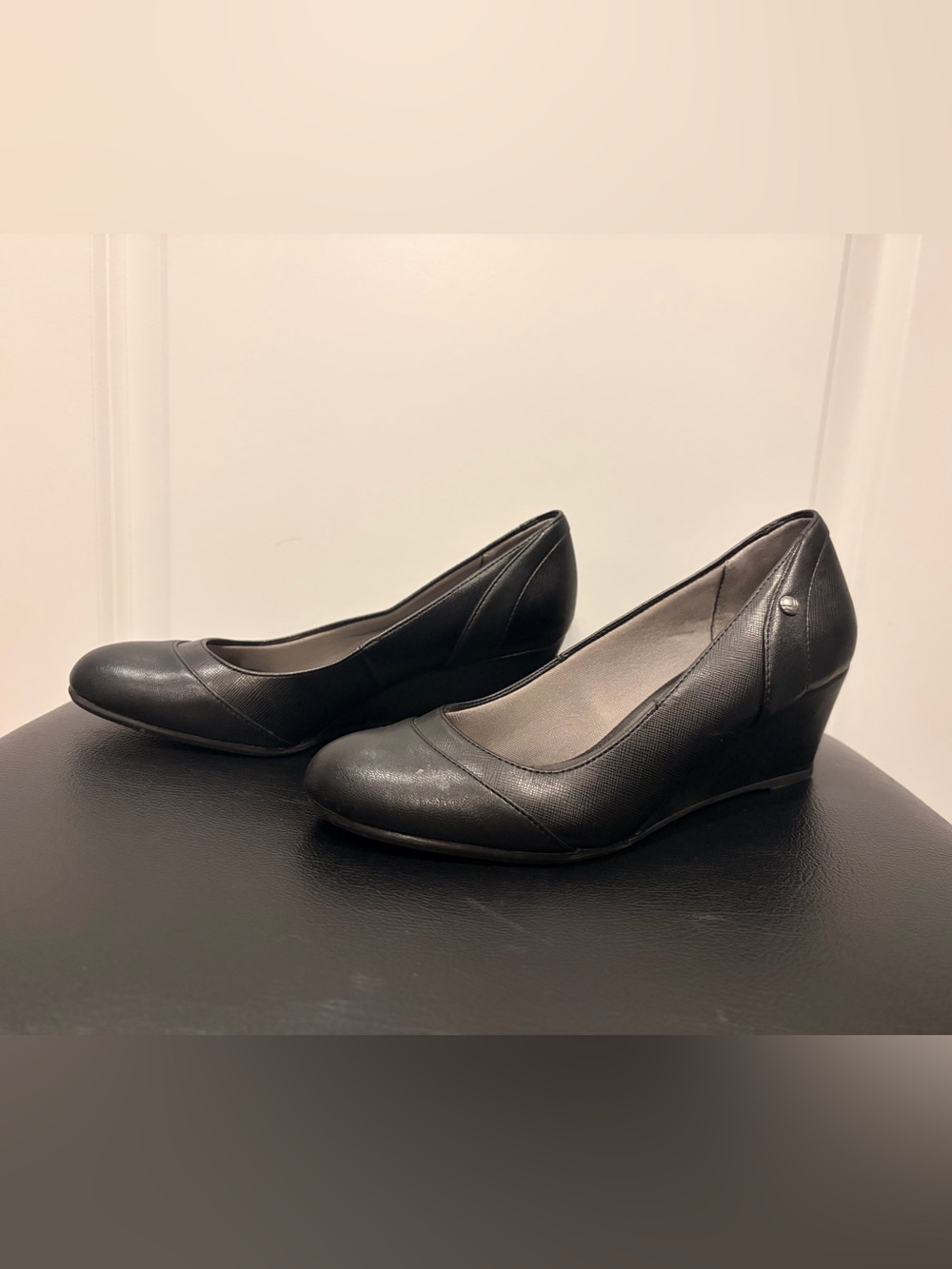 Life Stride Black Leather Wedge Pumps